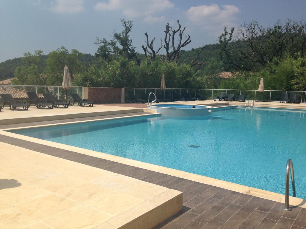 Appartement Dans Residence - Le Domaine De Camiole 칼리앙 외부 사진